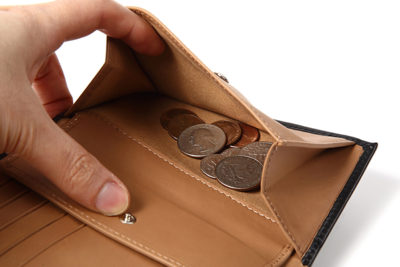 三つ折り財布出し入れしやすいコインケースとしても活用できるボタン付きポケット